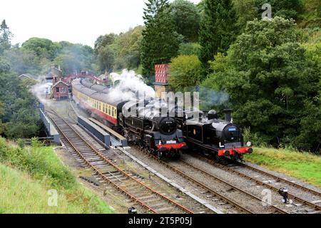 Dampfeisenaktion am Bahnhof Goathland auf der North Yorkshire Moors Railway während der 50-jährigen Jubiläumsgala. Stockfoto