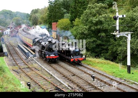 Dampfeisenaktion am Bahnhof Goathland auf der North Yorkshire Moors Railway während der 50-jährigen Jubiläumsgala. Stockfoto