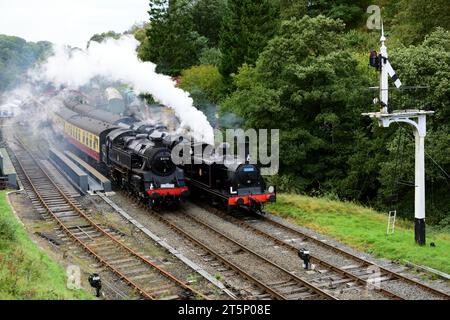 Dampfeisenaktion am Bahnhof Goathland auf der North Yorkshire Moors Railway während der 50-jährigen Jubiläumsgala. Stockfoto