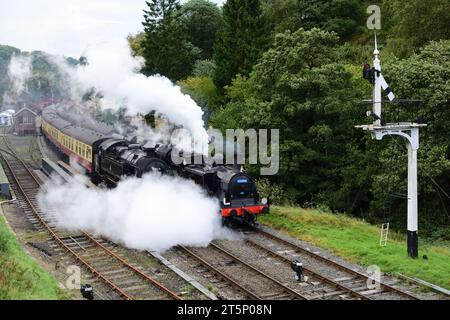 Dampfeisenaktion am Bahnhof Goathland auf der North Yorkshire Moors Railway während der 50-jährigen Jubiläumsgala. Stockfoto