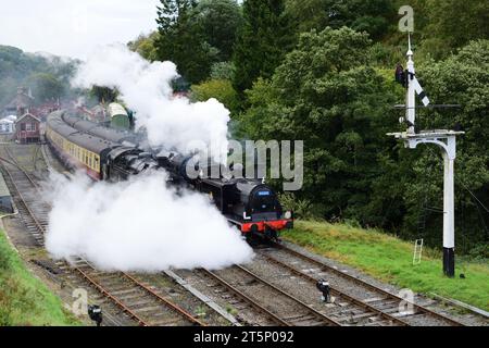 Dampfeisenaktion am Bahnhof Goathland auf der North Yorkshire Moors Railway während der 50-jährigen Jubiläumsgala. Stockfoto