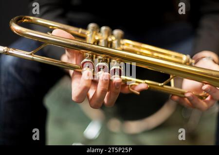 Trompetenhände Stockfoto