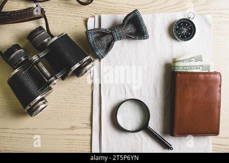 Vintage-Komposition mit verschiedenen Reiseobjekten Stockfoto