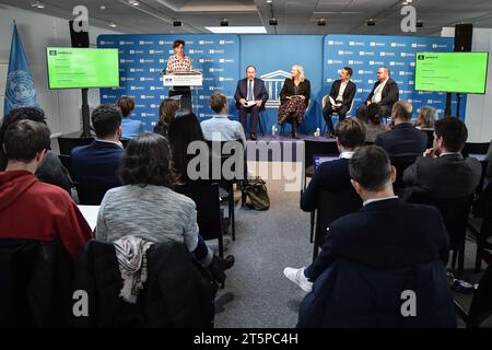 Paris, Frankreich. November 2023. Journalisten nehmen am 6. November 2023 an der Pressekonferenz der UNESCO Teil, um Leitlinien für die Governance digitaler Plattformen im UNESCO-Hauptquartier in Paris zu veröffentlichen. Foto: Firas Abdullah/ABACAPRESS.COM Credit: Abaca Press/Alamy Live News Stockfoto