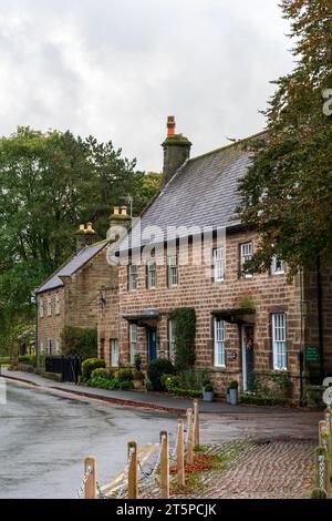 Ripley ist ein malerisches Anwesen-Dorf in der Nähe von Harrogate, bekannt als die Heimat von Ripley Castle, einem der großen historischen Häuser Englands Stockfoto