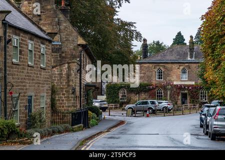 Ripley ist ein malerisches Anwesen-Dorf in der Nähe von Harrogate, bekannt als die Heimat von Ripley Castle, einem der großen historischen Häuser Englands Stockfoto