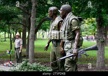 USA, Vietnam war USA, Washington, National Mall, Memorial for Vietnam war Veterans, Skulptur von drei weißen und afroamerikanischen Soldaten Washington DC Vereinigte Staaten von Amerika Credit: Imago/Alamy Live News Stockfoto