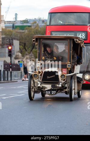 1904 Darracq Car Teilnahme am Rennrennen London-Brighton, Oldtimer-Event durch Westminster, London, Großbritannien Stockfoto