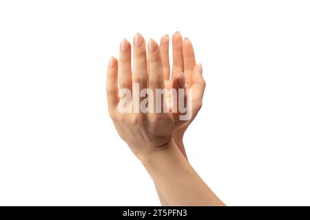 Die Hand einer Frau hält ein winziges oder dünnes Objekt, isoliert auf einem weißen Hintergrund. Stockfoto