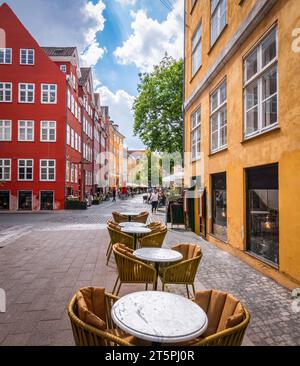 Cafe Restaurant Straßenterrasse im Stadtzentrum von Kopenhagen, Dänemark. Stockfoto