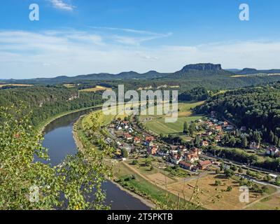 Luftaufnahme der Stadt Rathen an der Elbe in der Sächsischen Schweiz, Keim Stockfoto