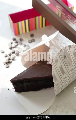 Sachertorte in einer Kuchenbox Stockfoto