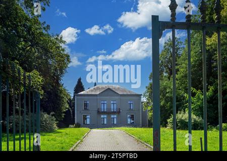 Direktorenhaus des Kohlebergwerks Bois-du-Luc in Houdeng-Aimeries bei La Louvière, Provinz Hennegau, Wallonien, Belgien Stockfoto