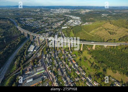 Luftaufnahme, Autobahnbrücke Siegtalbrücke der A45 Sauerlandlinie, geplanter Ersatzbau 2027, Blick auf Siegen, Niederschelden, Si Stockfoto