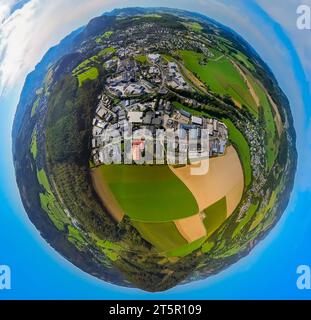 Luftaufnahme, Gewerbegebiet auf der Lake, im Brauke, Erdkugel, Fischaugenbild, 360-Grad-Bild, winzige Welt, Schmallenberg, Sauerland, Nordrhein Stockfoto