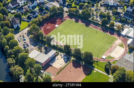 Luftaufnahme, Lennestadion TuS Plettenberg, Fußball- und Leichtathletikstadion, Holthausen, Plettenberg, Sauerland, Nordrhein-Westfalen, Deutschland Stockfoto