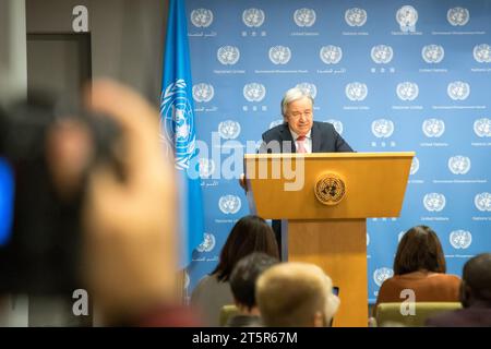 New York City, Usa . November 2023. Der Generalsekretär der Vereinten Nationen Antonio Guterres spricht während einer Pressekonferenz am 6. November 2023 im Hauptquartier der Vereinten Nationen in New York, USA. Quelle: Brazil Photo Press/Alamy Live News Stockfoto