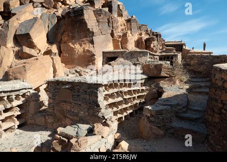 Überreste eines Lagersystems für Bienenstöcke und Honig in einem der berühmten Kornspeicher von Amtoudi, Agadir N'ID Issa, im südlichen Maroc Stockfoto