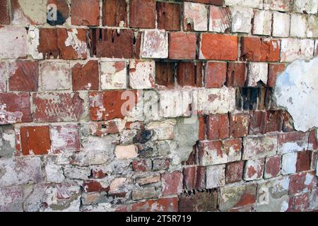 Ein Fragment der Mauermauer des alten Gebäudes Stockfoto