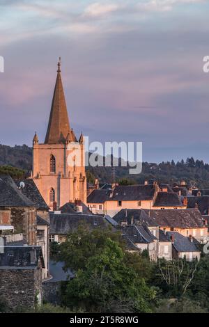 Vue générale de la cité médiévale au coucher du soleil Stockfoto