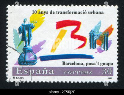 SPANIEN - CA. 1996: Briefmarke gedruckt von Spanien, zeigt Statue und Tor, ca. 1996 Stockfoto