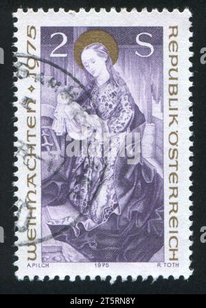 ÖSTERREICH - UM 1975: Briefmarke von Österreich, zeigt Jungfrau und Kind, um 1975 Stockfoto