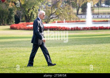 Washington, Usa. November 2023. Präsident Joe Biden auf dem Südrasen, der zum Weißen Haus geht. Quelle: SOPA Images Limited/Alamy Live News Stockfoto