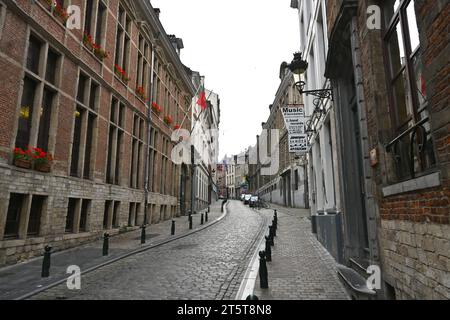 Leere Kopfsteinpflasterstraße im Zentrum von brüssel – Brüssel Belgien – 24. Oktober 2023 Stockfoto