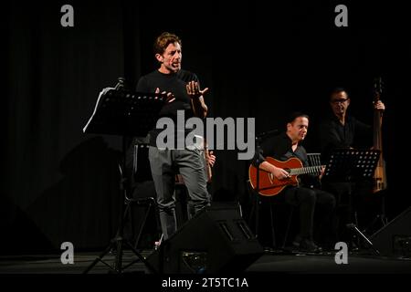 Rom, Italien. November 2023. Angelo Melloni tritt bei der Buchpräsentation in fin dei conti von Angelo melloni am Teatro Sala Umberto auf. (Foto: Mario Cartelli/SOPA Images/SIPA USA) Credit: SIPA USA/Alamy Live News Stockfoto