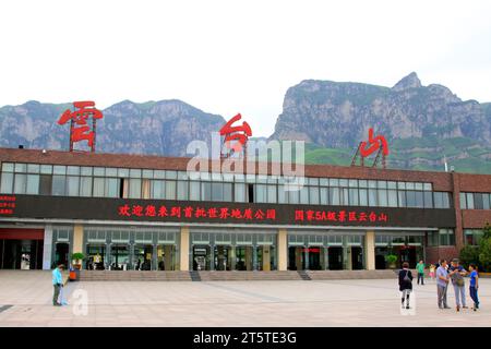 Jiaozuo-Stadt - 3. Mai: Malerische Bergregion Yuntai, 3. Mai 2015, Jiaozuo-Stadt, Provinz henan, China. Stockfoto