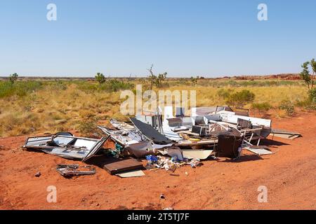 Eine zerstörte Karawane auf einer Feldstraße in Pilbara, einer Bergbauregion in Western Australia, Australien Stockfoto