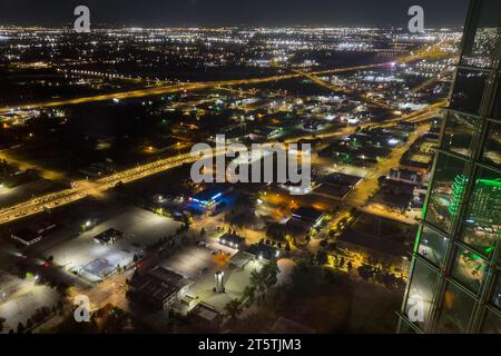 Oklahoma City, USA - 25. Oktober 2023: Nächtliche Luftaufnahme von Oklahoma City. Stockfoto