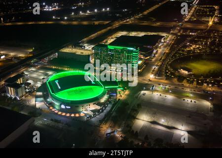 Oklahoma City, USA - 25. Oktober 2023: Nächtlicher Blick auf die wunderschöne Innenstadt, Oklahoma City Paycom Center. Stockfoto