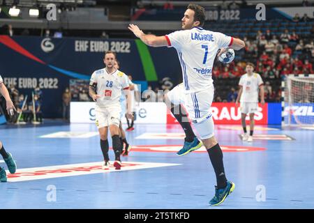 Romain Lagarde (Frankreich) gegen die Niederlande. EHF Euro 2022. Hauptrunde. Stockfoto