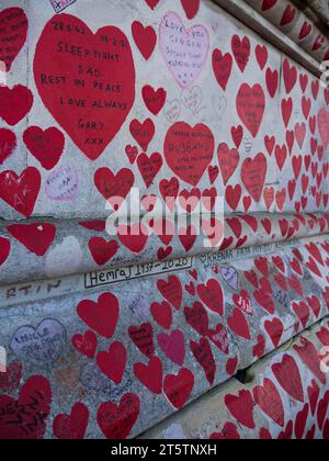 National COVID Memorial Wall, eingesperrt von COVID-19 Hinterbliebenen Familien für Gerechtigkeit, Albert Embankment, London, England, Vereinigtes Königreich, GB Stockfoto