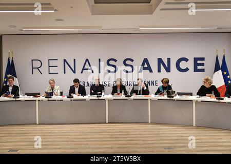 Paris, Frankreich. November 2023. Mitglieder der französischen Partei Renaissance halten am 6. November 2023 eine Exekutivversammlung in ihrem Hauptsitz in Paris ab. Foto: Firas Abdullah/ABACAPRESS.COM Credit: Abaca Press/Alamy Live News Stockfoto