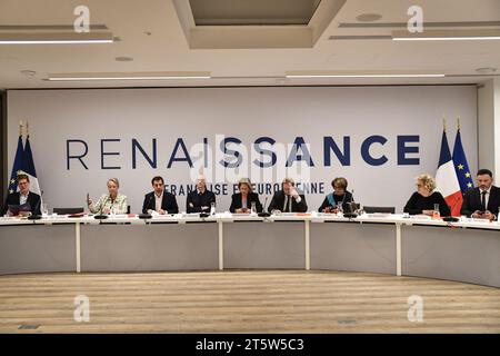 Paris, Frankreich. November 2023. Mitglieder der französischen Partei Renaissance halten am 6. November 2023 eine Exekutivversammlung in ihrem Hauptsitz in Paris ab. Foto: Firas Abdullah/ABACAPRESS.COM Credit: Abaca Press/Alamy Live News Stockfoto