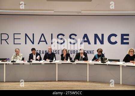 Paris, Frankreich. November 2023. Mitglieder der französischen Partei Renaissance halten am 6. November 2023 eine Exekutivversammlung in ihrem Hauptsitz in Paris ab. Foto: Firas Abdullah/ABACAPRESS.COM Credit: Abaca Press/Alamy Live News Stockfoto