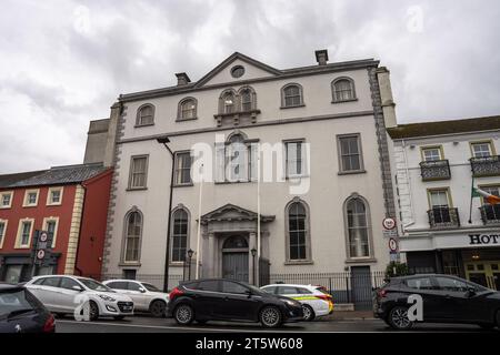 Longford Town, County Longford, Irland, 13. September 2023. Frontalansicht des Longford Courthouse Stockfoto