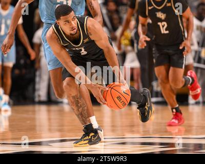 6. November 2023: UCF-Wachmann Darius Johnson (3) während der 2. Halbzeit des NCAA-Basketballs zwischen den FIU Panthers und UCF Knights. Die UCF besiegte die FIU 85-62 in der Addition Financial Arena in Orlando, FL. Romeo T Guzman/Cal Sport Media(Bild: © Romeo Guzman/Cal Sport Media) Stockfoto