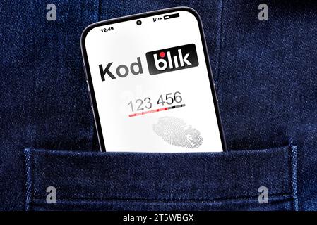 Telefon mit Blik-Logo - Zahlung per Telefon. Stockfoto