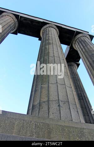 Edinburgh – 21. Dezember: Das unvollendete National Monument of Scotland, erbaut zum Gedenken an die Soldaten der Napoleonischen Kriege auf Calton Hill, Dezember Stockfoto