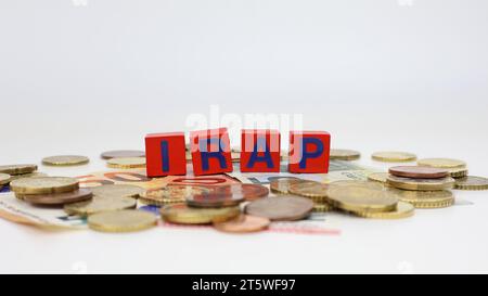 Einzelwort „IRAP“ auf Holzblock. Steuern auf das Konzept, italienische Regierungsreform. Stockfoto