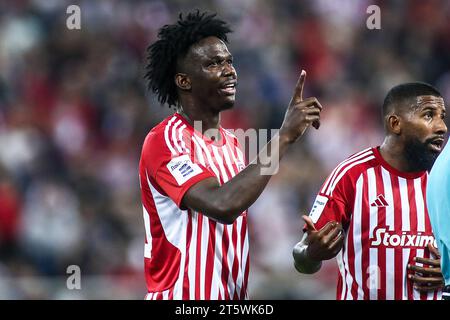 Athen, Griechenland. November 2023. Olympiacos Spieler Jackson Porozo während eines griechischen Superliga-Spiels zwischen Olympiacos FC und PAOK FC. (Kreditbild: © Giannis Papanikos/ZUMA Press Wire) NUR REDAKTIONELLE VERWENDUNG! Nicht für kommerzielle ZWECKE! Stockfoto