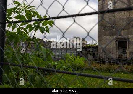 Nürnberg, Deutschland - 25. Oktober 2023: Die Überreste des deutschen Größenwahns im Dritten Reich, Haupttribüne oder großer Stand auf dem Zeppelinfeld in Nure Stockfoto