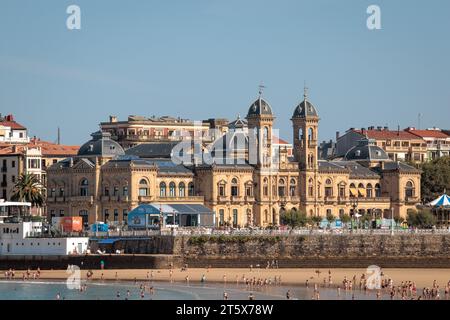 SAN SEBASTIAN, SPANIEN, 30. OKTOBER 2023: Rathaus von San Sebastian (Donostia), Spanien Stockfoto