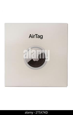 Apple Airtag, Apple Air Tag, in Box isoliert auf weißem Hintergrund Stockfoto