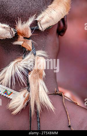 Nahaufnahme eines traditionellen Kopfschmucks eines männlichen Zulu-Tänzers in Durban, Südafrika Stockfoto