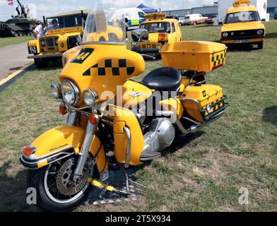 Ein 1992, Yellow Harley Davidson Electra Glide, der von Alex Bell, dem in Essex ansässigen AA Patrolman, verwendet wird und heute Teil der AA Heritage Fleet ist. Stockfoto