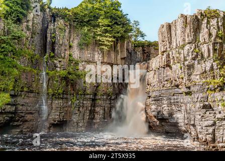 High Force, einer der höchsten Wasserfälle Englands in Forest-in-Teesdale, Nordengland Stockfoto